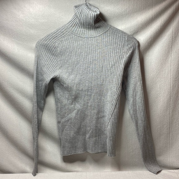 Philosophy Sweaters - Philosophy gray ribbed turtle neck top size medium